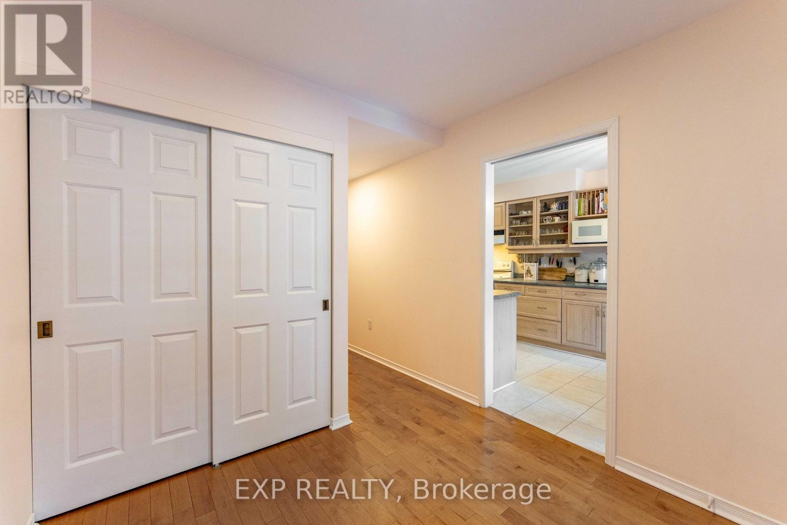 2 - 111 Echo Drive, Ottawa, Ontario  K1S 5K8 - Photo 4 - X12841556