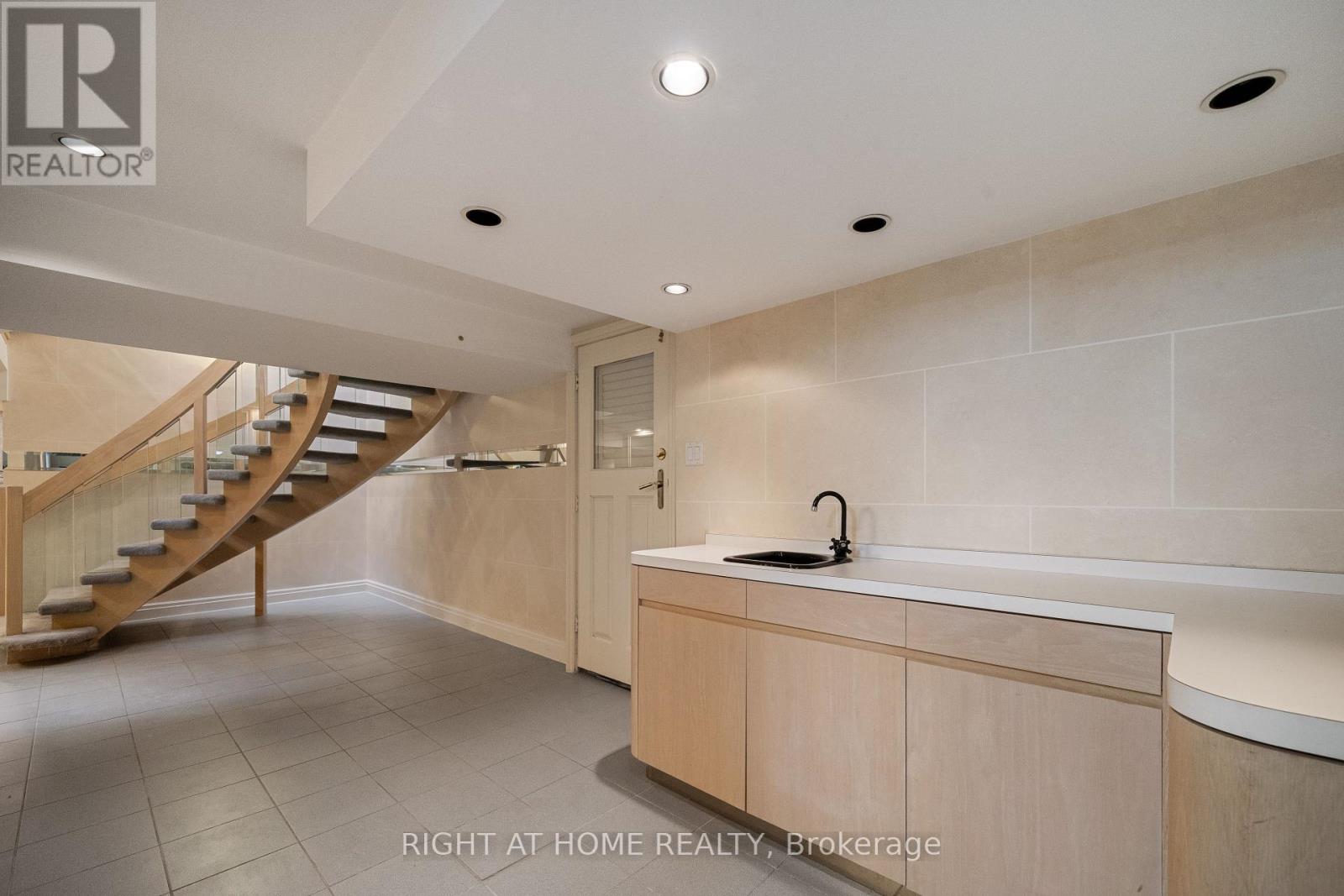 1 Chipstead Road, Toronto, Ontario  M3B 3E5 - Photo 36 - C12697120