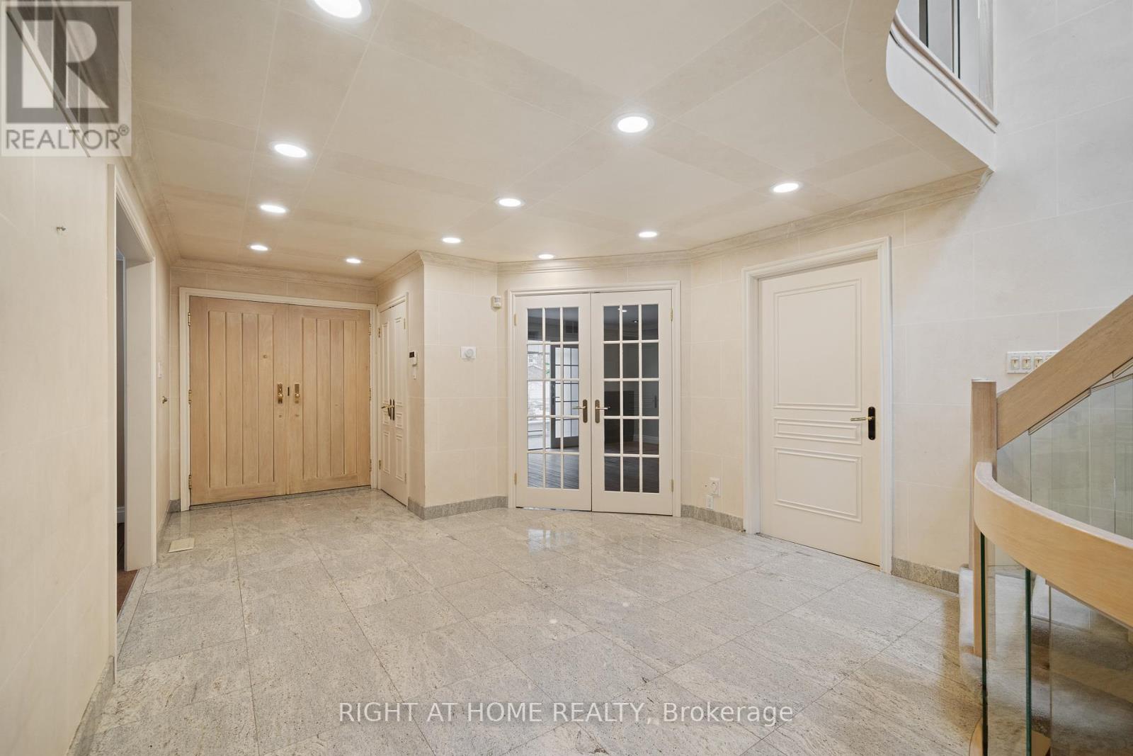 1 Chipstead Road, Toronto, Ontario  M3B 3E5 - Photo 5 - C12697120