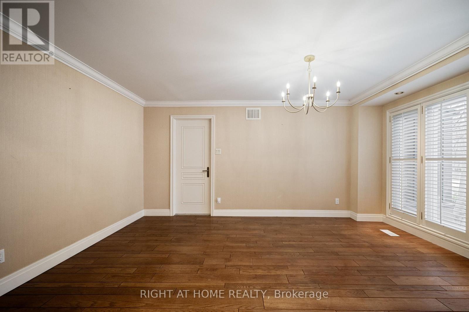 1 Chipstead Road, Toronto, Ontario  M3B 3E5 - Photo 6 - C12697120