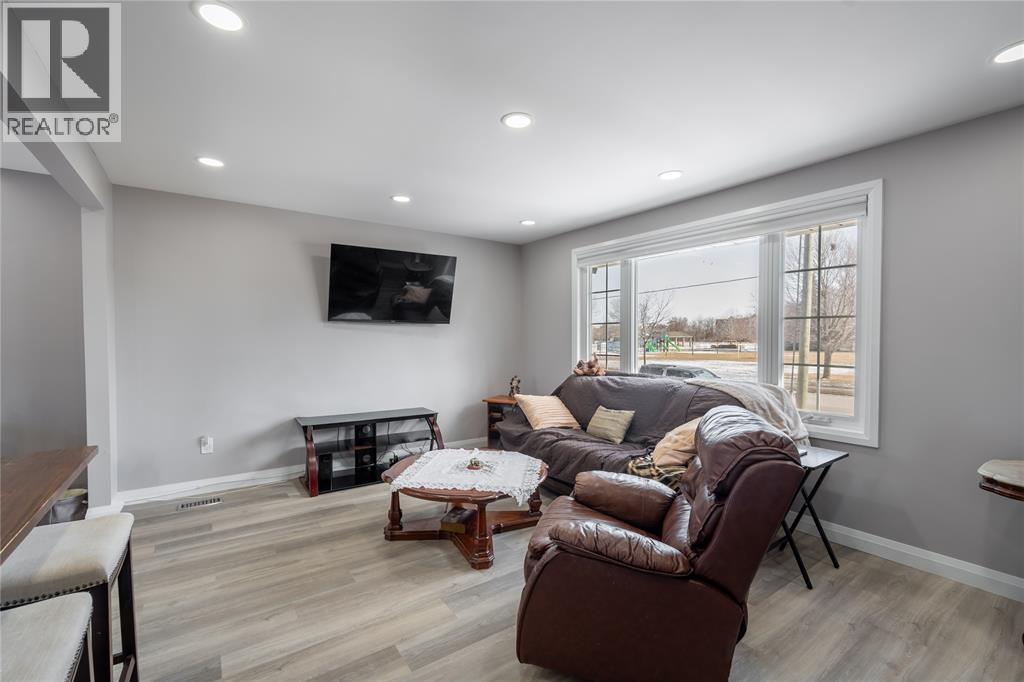 1177 Pontiac Drive, Sarnia, Ontario  N7S 3B1 - Photo 4 - 26003910