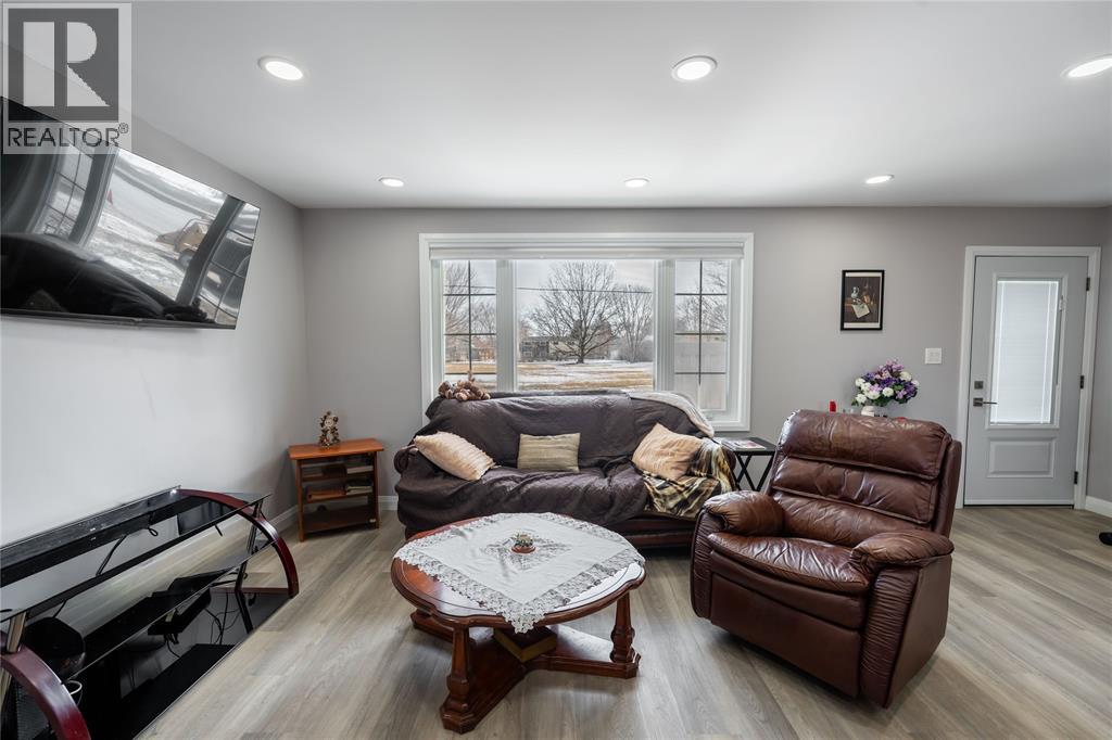 1177 Pontiac Drive, Sarnia, Ontario  N7S 3B1 - Photo 5 - 26003910