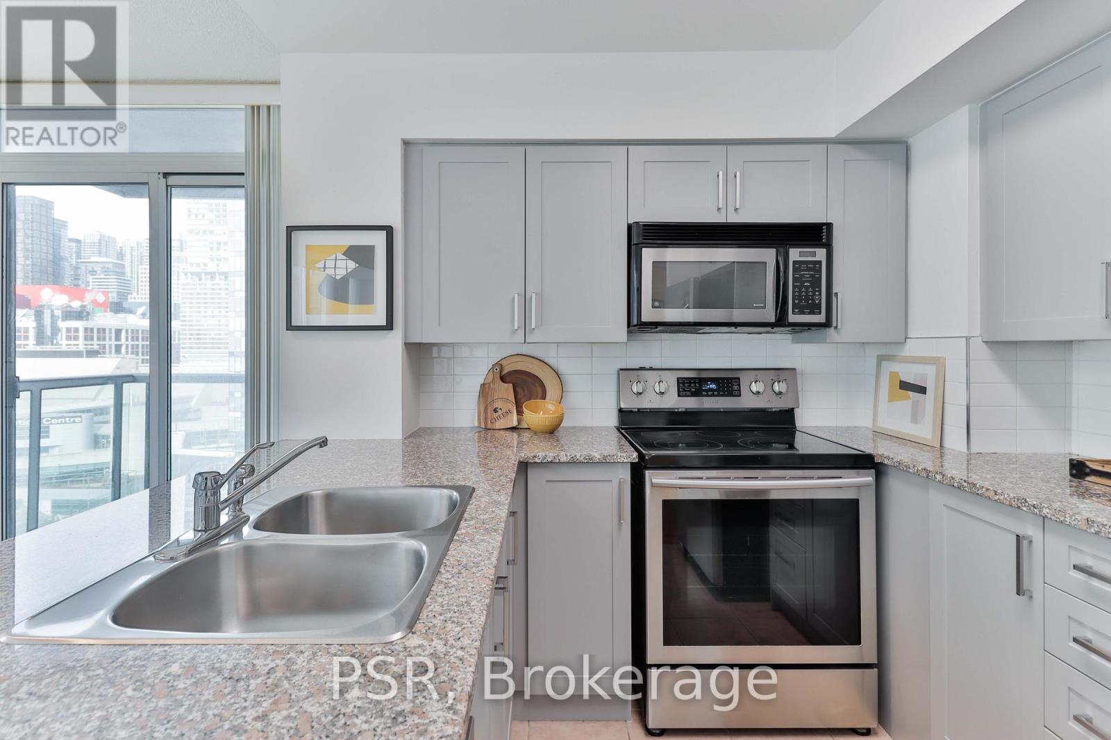 1602 - 30 Grand Trunk Crescent, Toronto, Ontario  M5J 3A4 - Photo 17 - C12841492