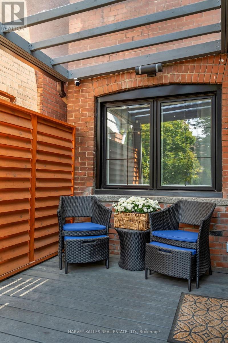 39 Standish Avenue, Toronto, Ontario  M4W 3B2 - Photo 4 - C12841572