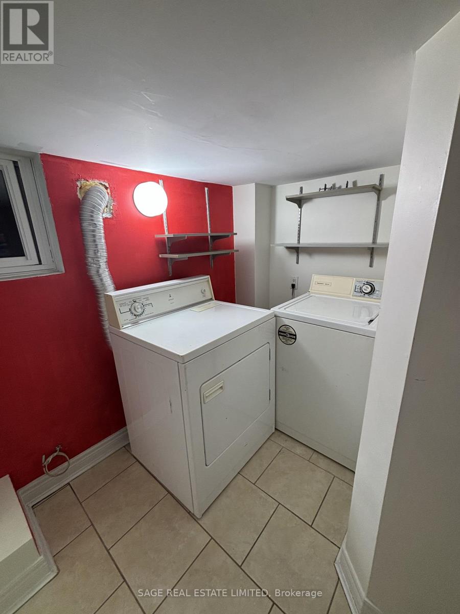 Lower - 417 Crawford Street, Toronto, Ontario  M6G 3J7 - Photo 11 - C12841574