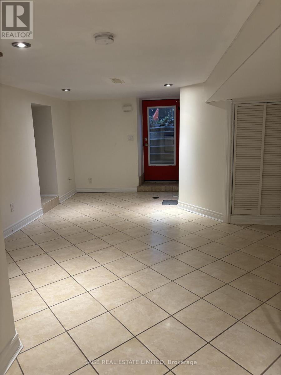 Lower - 417 Crawford Street, Toronto, Ontario  M6G 3J7 - Photo 2 - C12841574