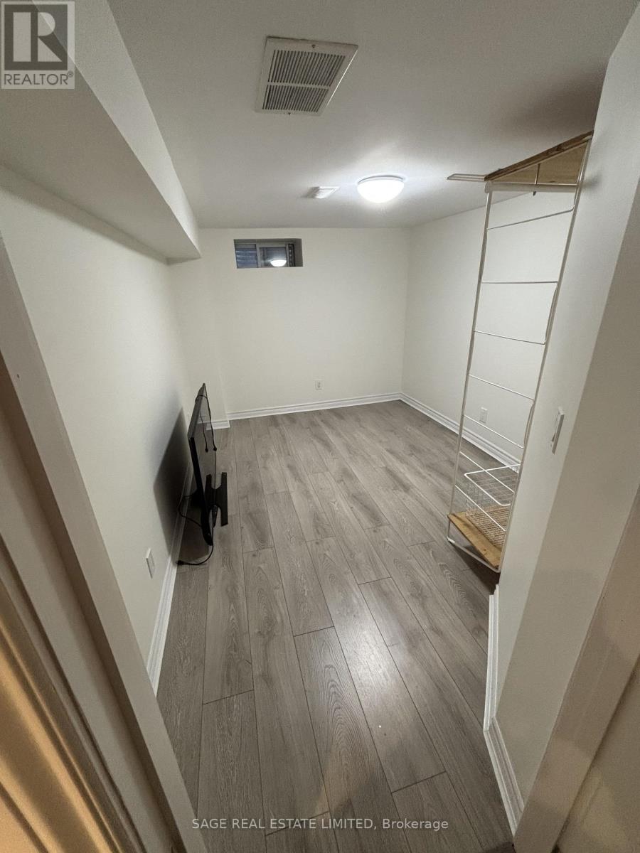 Lower - 417 Crawford Street, Toronto, Ontario  M6G 3J7 - Photo 7 - C12841574