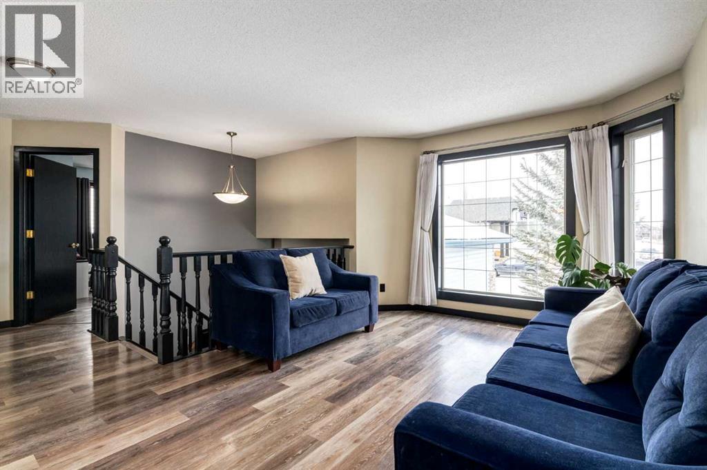 140 Stonegate Close Nw, Airdrie, Alberta  T4B 2V2 - Photo 5 - A2282484