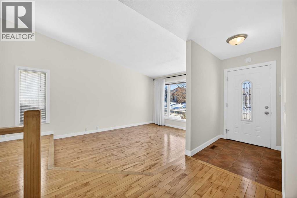 128 Bermuda Drive Nw, Calgary, Alberta  T3K 1H8 - Photo 7 - A2286966