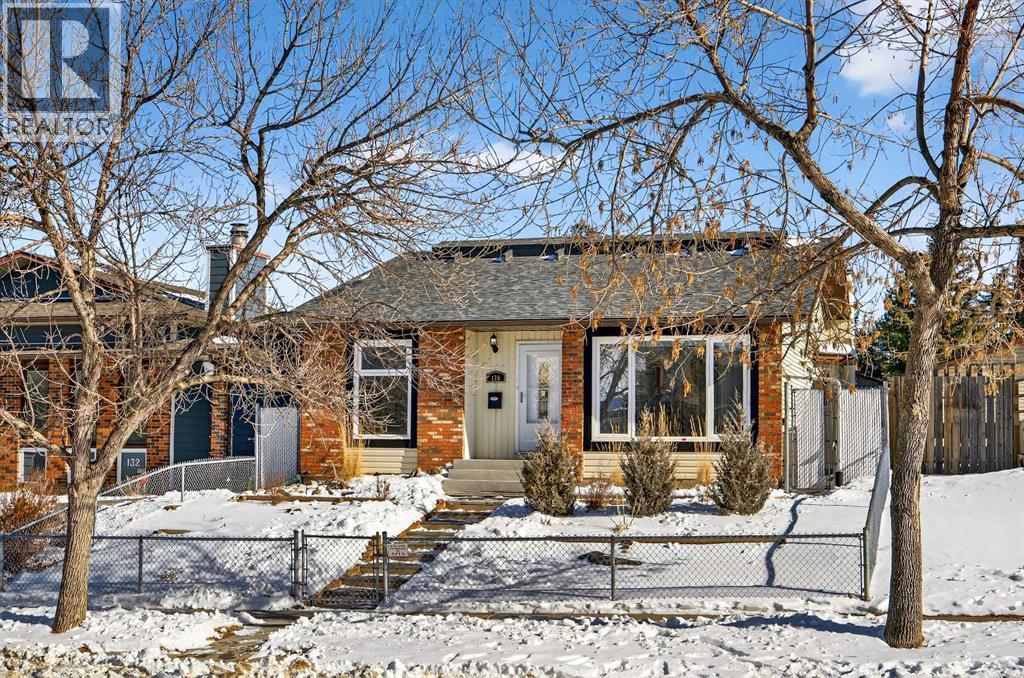 128 Bermuda Drive Nw, Calgary, Alberta  T3K 1H8 - Photo 2 - A2286966