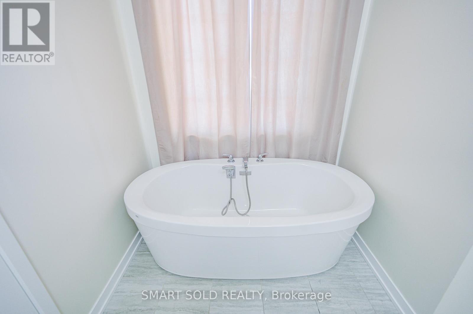 28 Avonmore Trail, Vaughan, Ontario L6A 4Y4 - Photo 29 - N12841488