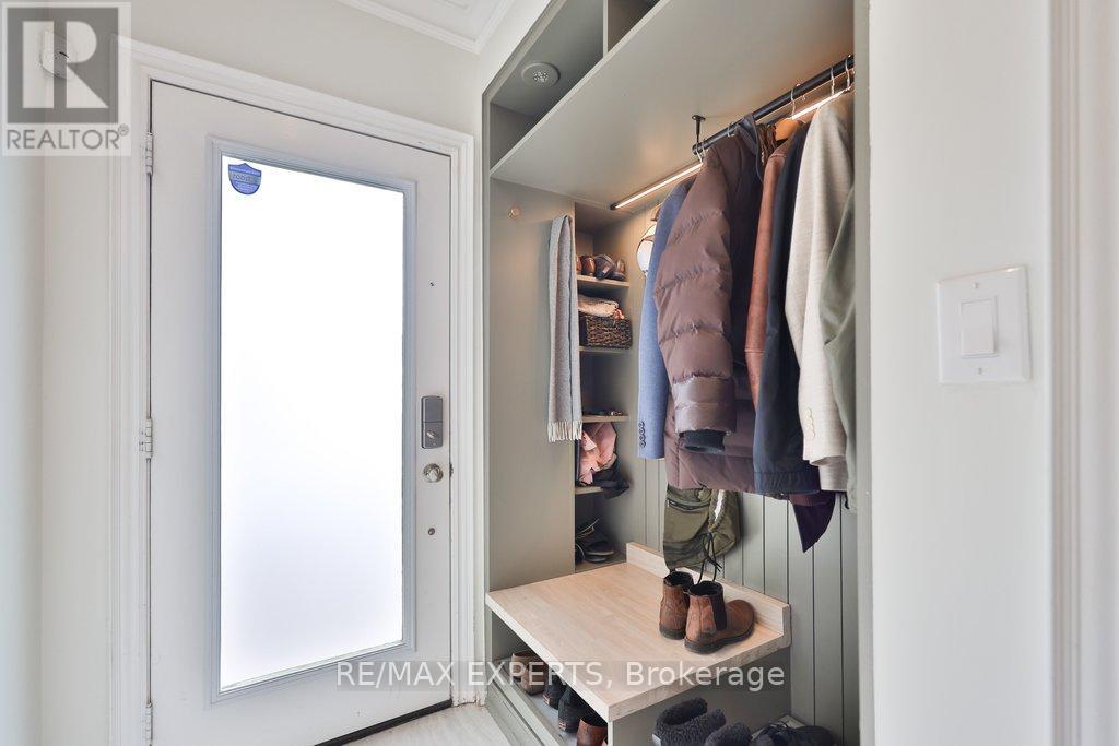 129 Powseland Crescent, Vaughan, Ontario  L4L 0C5 - Photo 3 - N12841378