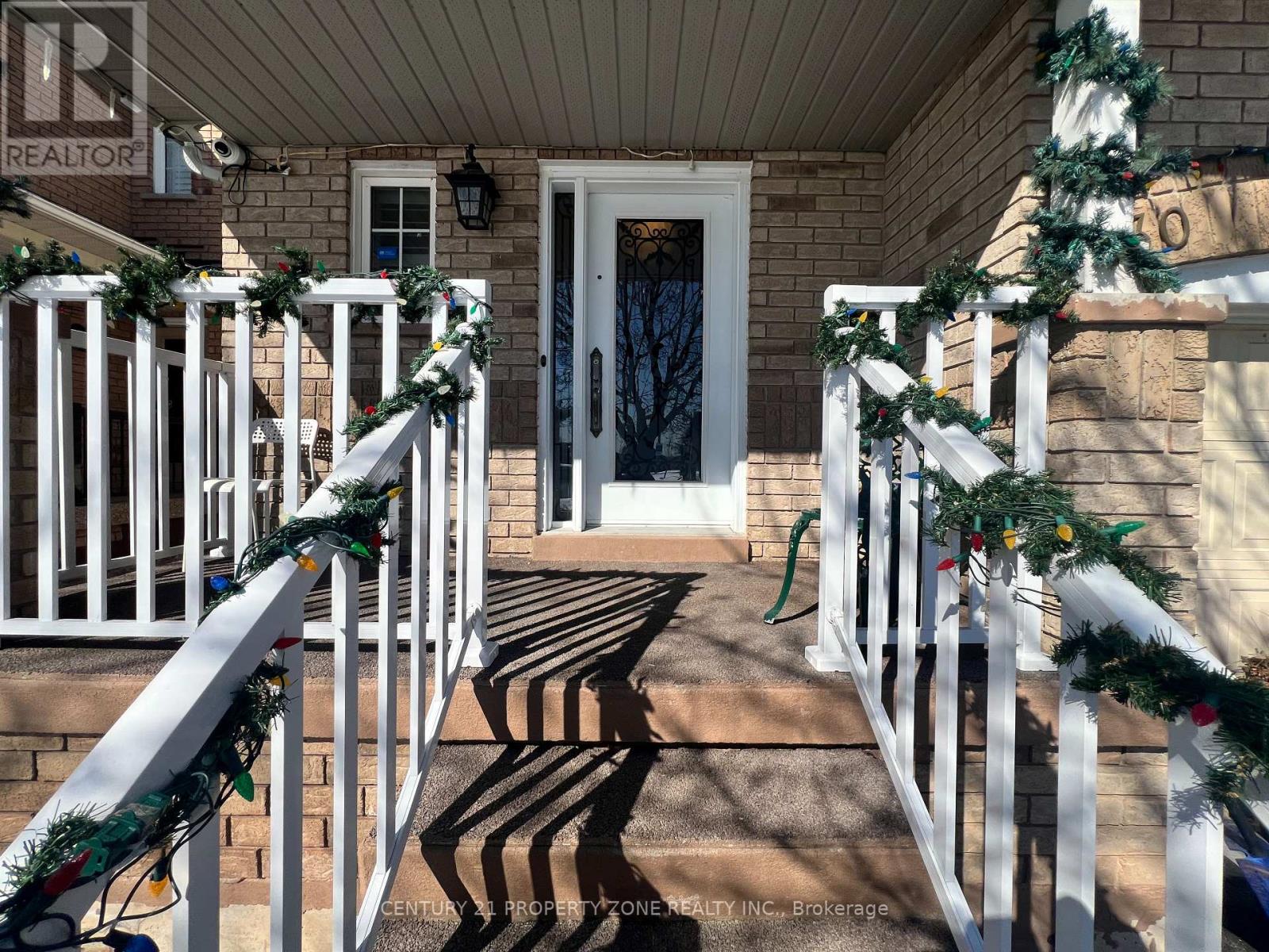 30 Gold Park Place, Brampton, Ontario  L7A 2E2 - Photo 2 - W12841392