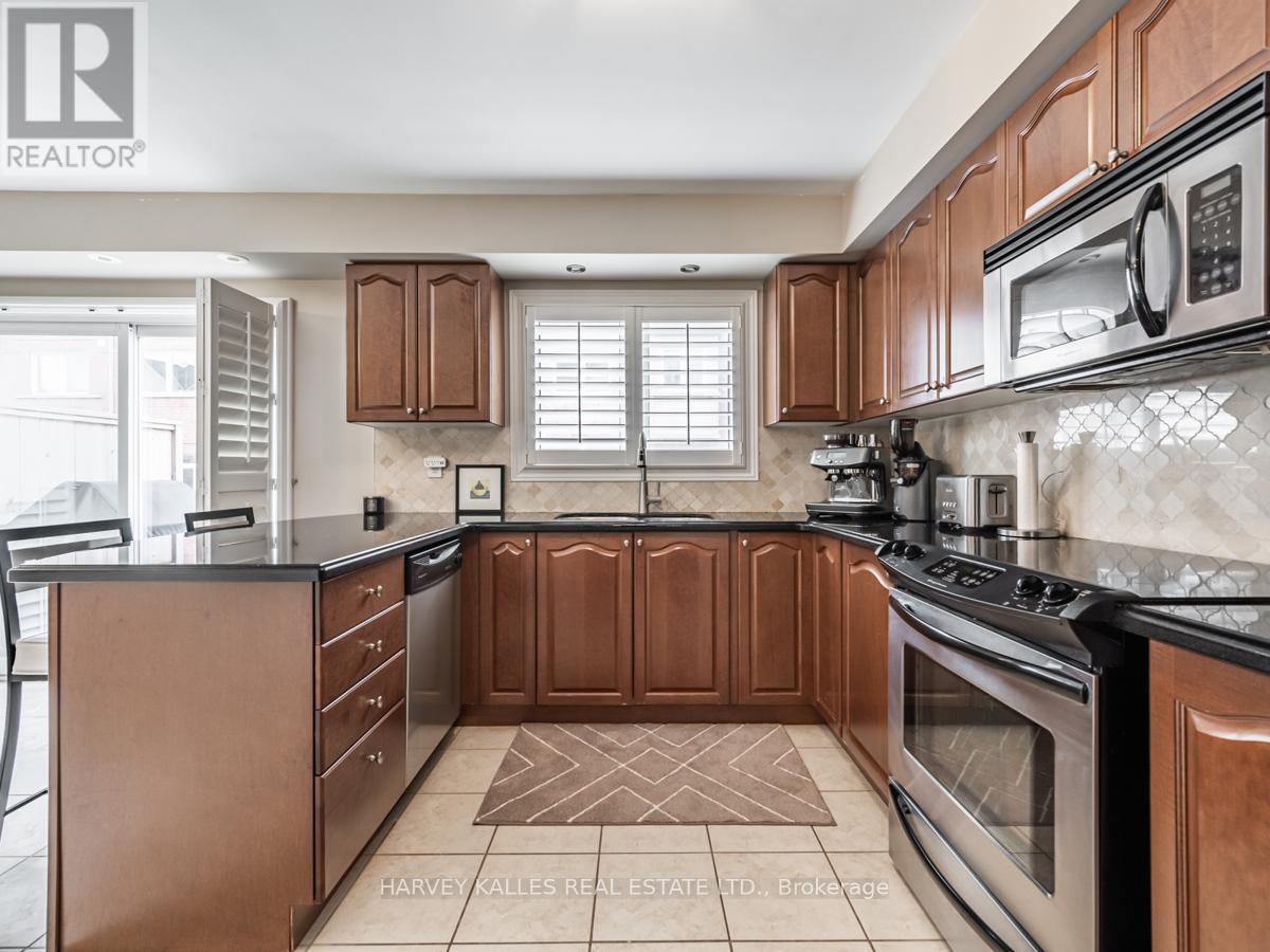 42 Rosewood Avenue, Mississauga, Ontario  L5G 4W3 - Photo 10 - W12841414