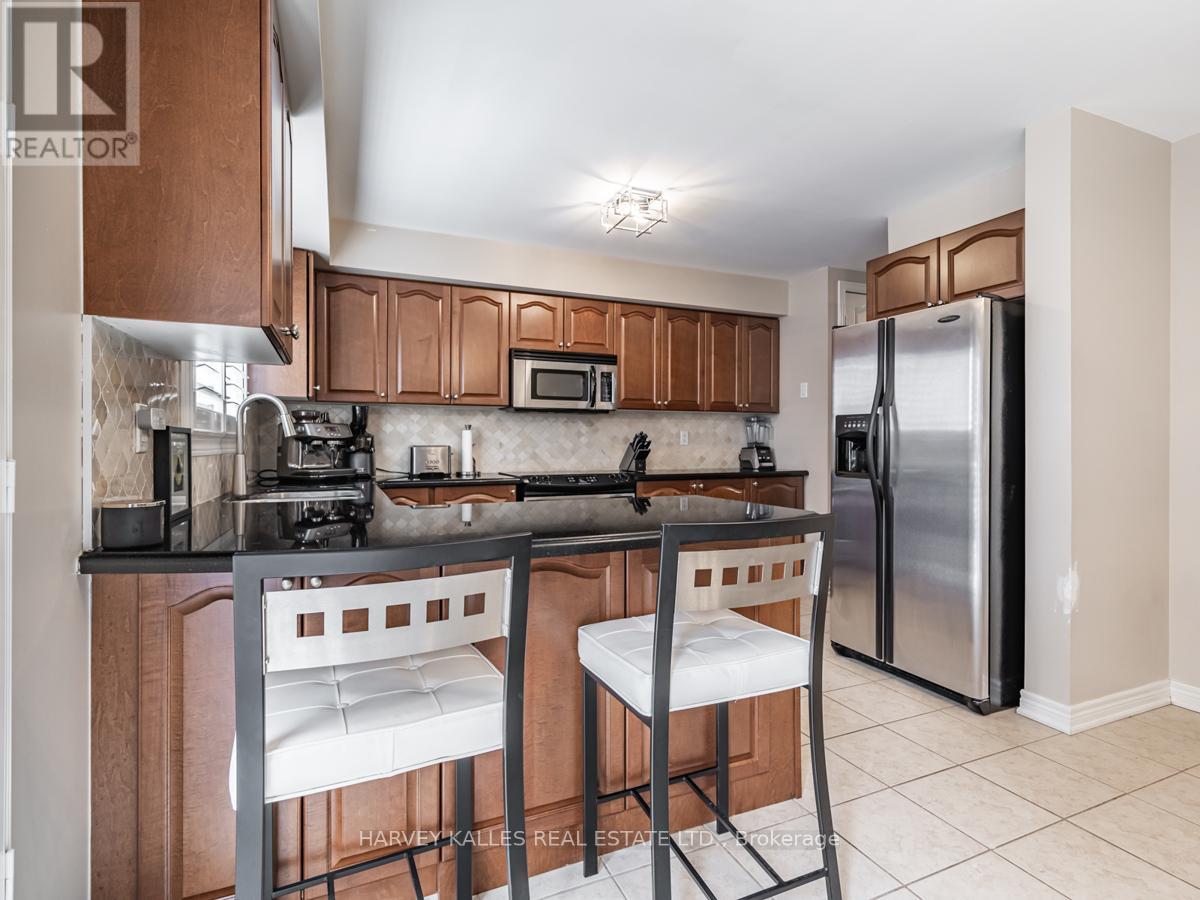 42 Rosewood Avenue, Mississauga, Ontario  L5G 4W3 - Photo 12 - W12841414