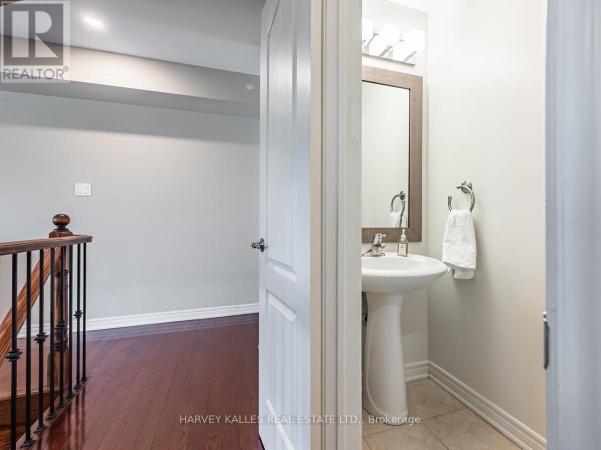 42 Rosewood Avenue, Mississauga, Ontario  L5G 4W3 - Photo 17 - W12841414