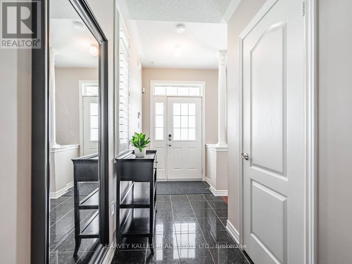 42 Rosewood Avenue, Mississauga, Ontario  L5G 4W3 - Photo 2 - W12841414