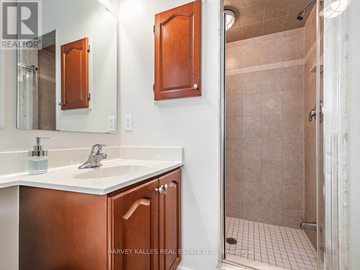 42 Rosewood Avenue, Mississauga, Ontario  L5G 4W3 - Photo 24 - W12841414