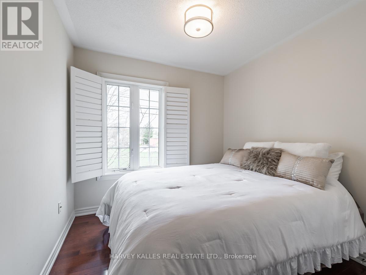 42 Rosewood Avenue, Mississauga, Ontario  L5G 4W3 - Photo 26 - W12841414