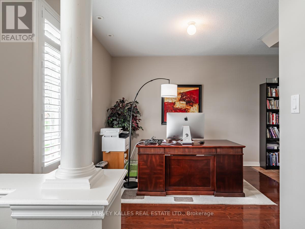 42 Rosewood Avenue, Mississauga, Ontario  L5G 4W3 - Photo 3 - W12841414