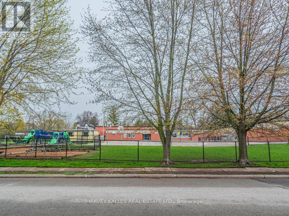 42 Rosewood Avenue, Mississauga, Ontario  L5G 4W3 - Photo 35 - W12841414