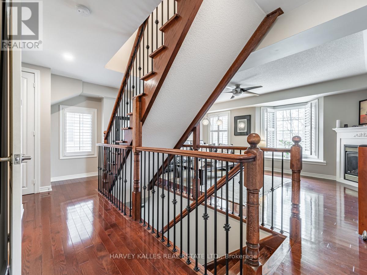 42 Rosewood Avenue, Mississauga, Ontario  L5G 4W3 - Photo 6 - W12841414