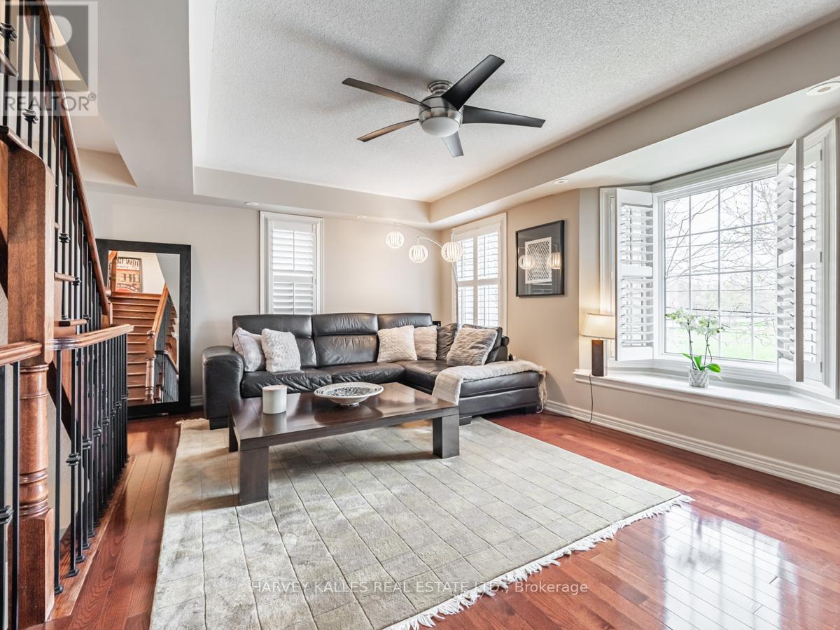 42 Rosewood Avenue, Mississauga, Ontario  L5G 4W3 - Photo 9 - W12841414