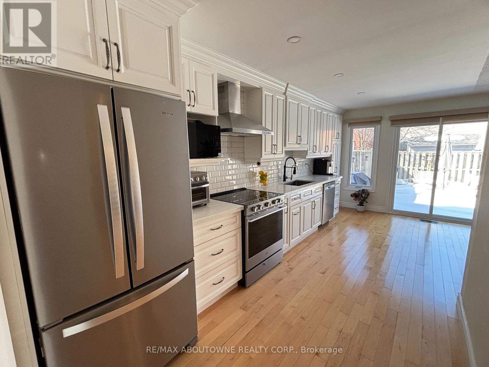 3845 Cedar Hedge Rise, Mississauga, Ontario  L5N 6X2 - Photo 10 - W12841434