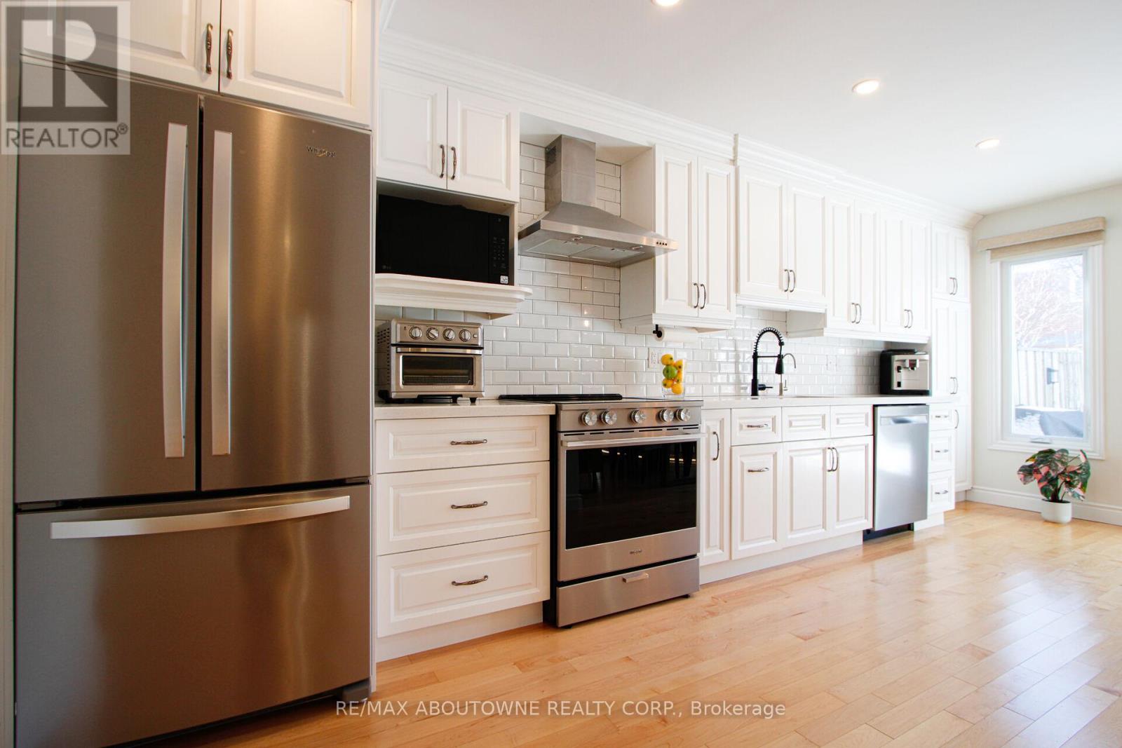 3845 Cedar Hedge Rise, Mississauga, Ontario  L5N 6X2 - Photo 16 - W12841434