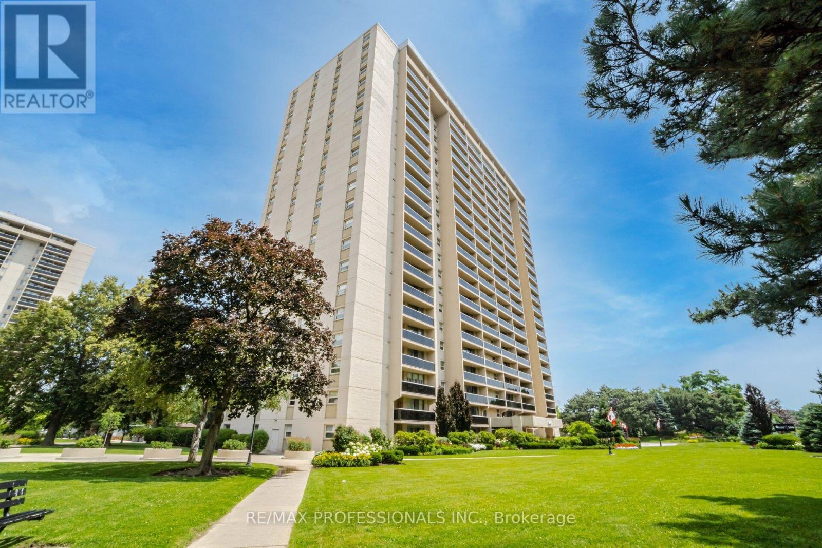 705 - 299 Mill Road, Toronto, Ontario  M9C 4V9 - Photo 2 - W12841442