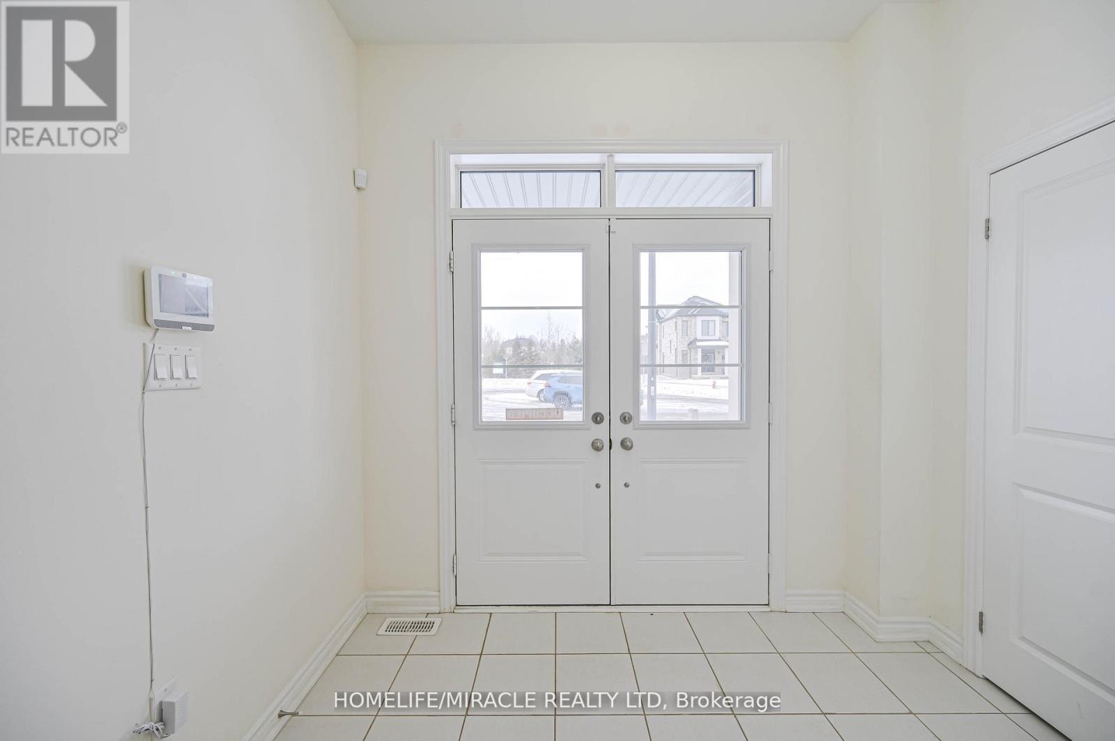 42 Truffle Court, Brampton, Ontario  L7A 5A6 - Photo 4 - W12841448