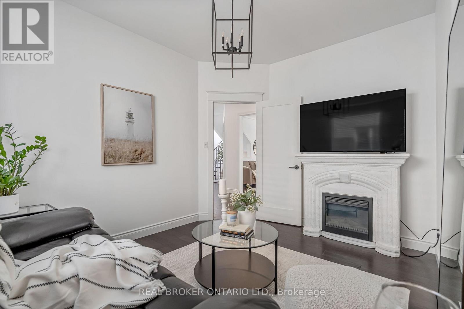1379 Liverpool Street, Oakville, Ontario  L6M 4P1 - Photo 10 - W12841476