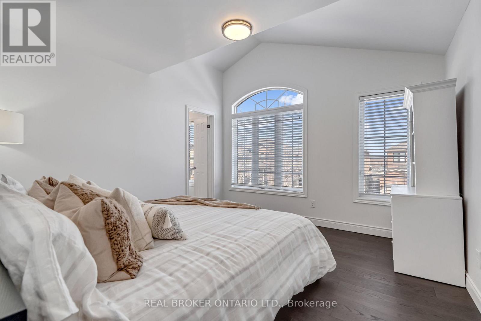 1379 Liverpool Street, Oakville, Ontario  L6M 4P1 - Photo 18 - W12841476