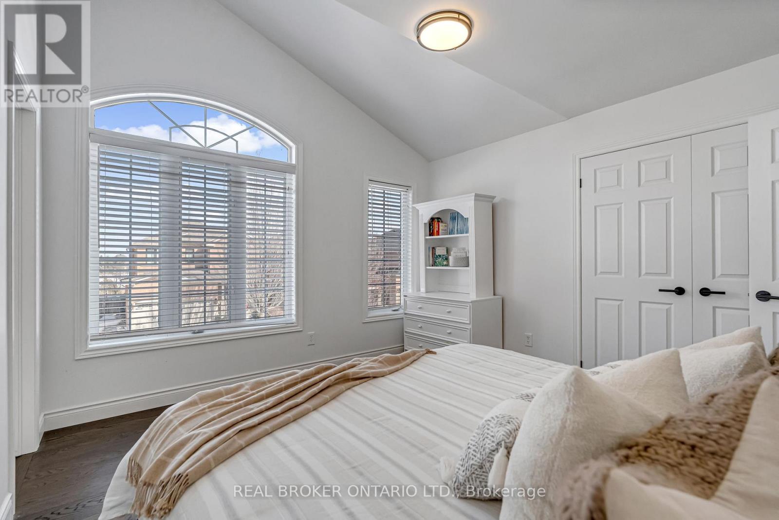 1379 Liverpool Street, Oakville, Ontario  L6M 4P1 - Photo 19 - W12841476