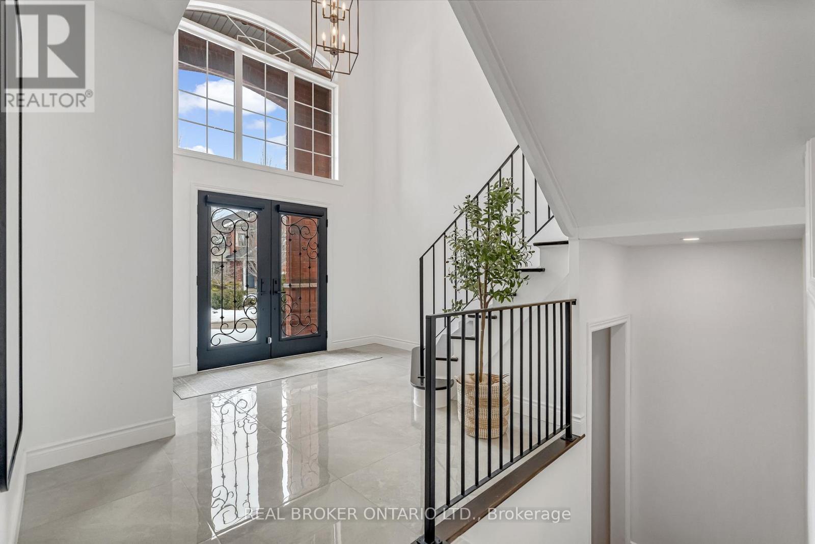 1379 Liverpool Street, Oakville, Ontario  L6M 4P1 - Photo 4 - W12841476