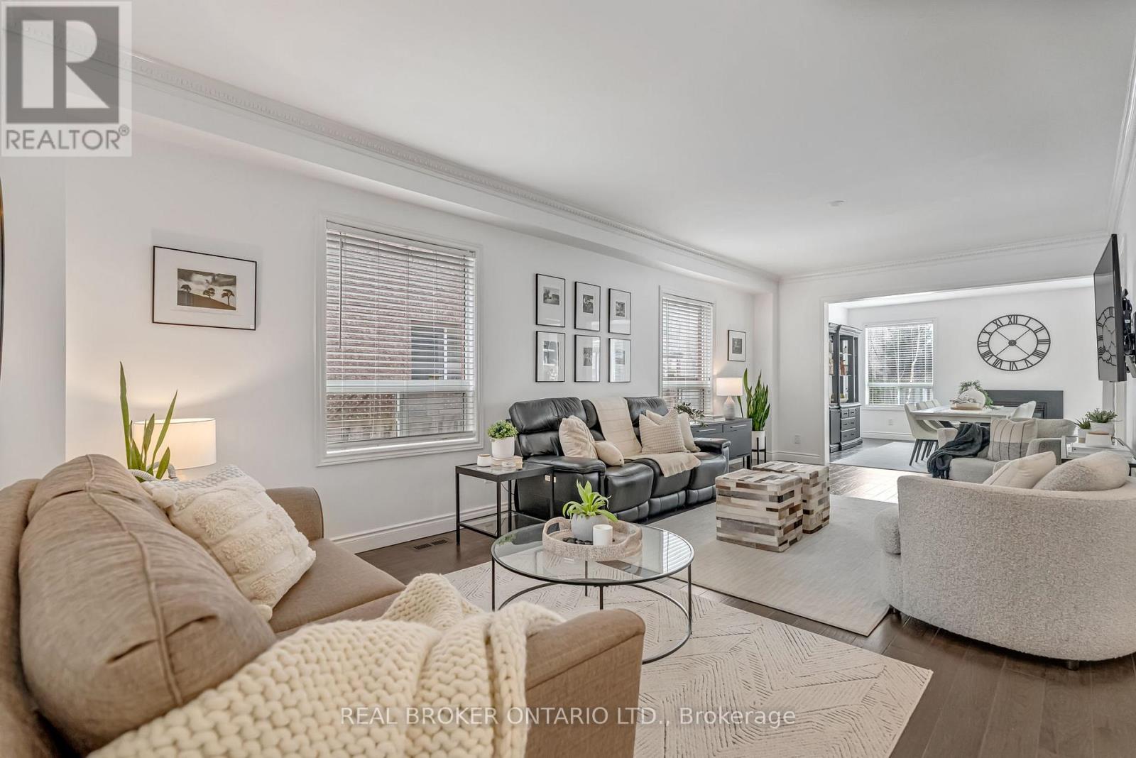 1379 Liverpool Street, Oakville, Ontario  L6M 4P1 - Photo 5 - W12841476