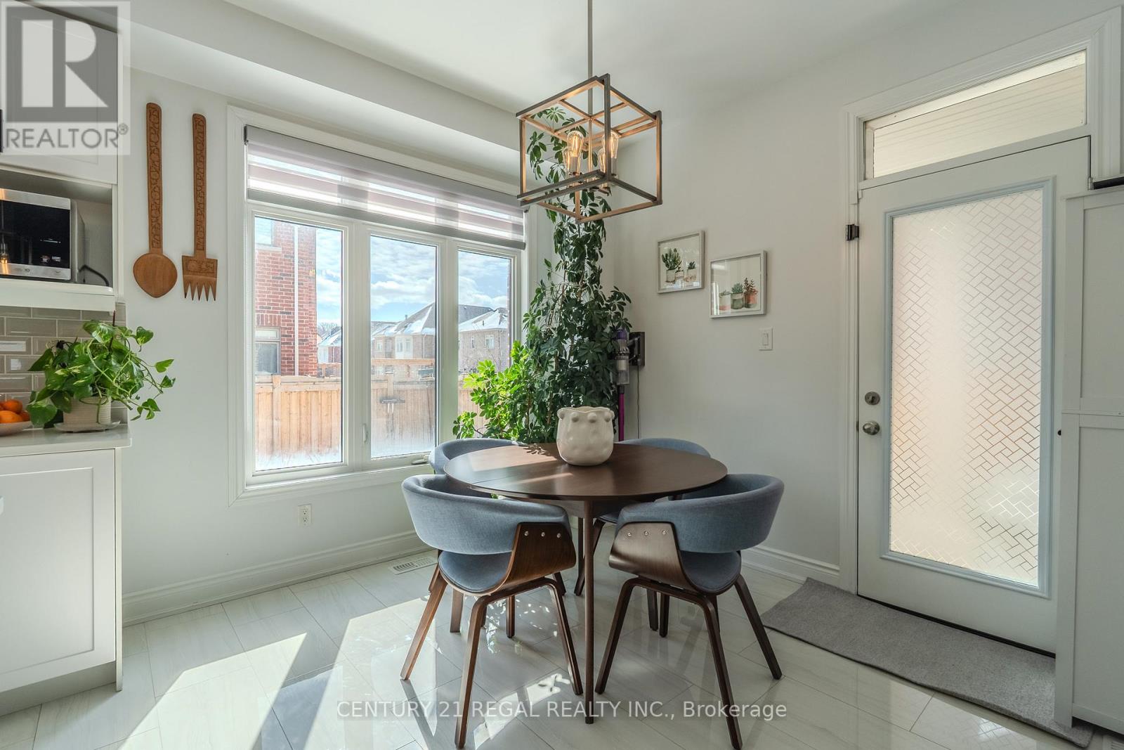 25 Elysian Fields Circle, Brampton, Ontario  L6Y 6E9 - Photo 5 - W12841520