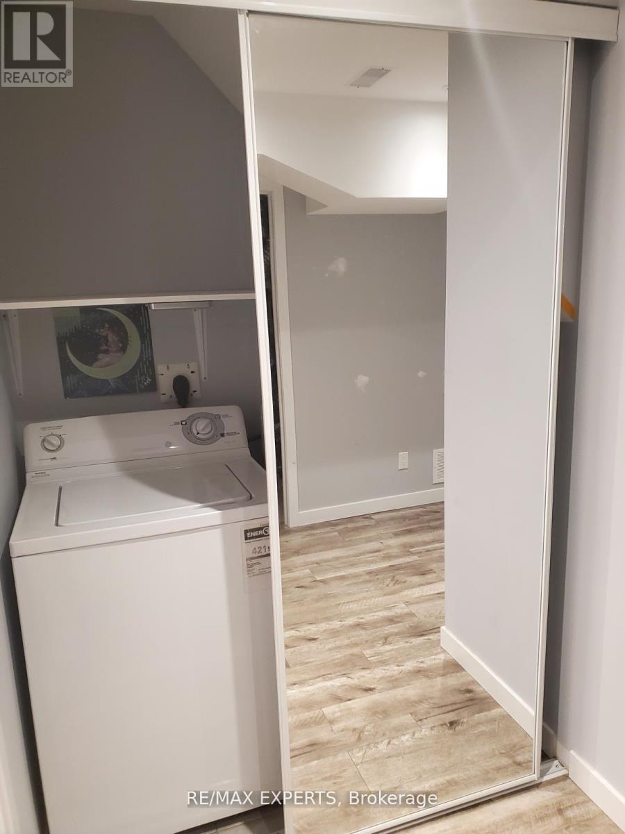 4366 Lee Drive, Mississauga, Ontario  L4W 4A8 - Photo 10 - W12841540