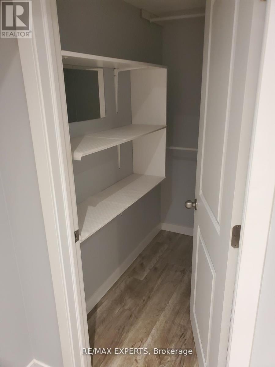 4366 Lee Drive, Mississauga, Ontario  L4W 4A8 - Photo 11 - W12841540