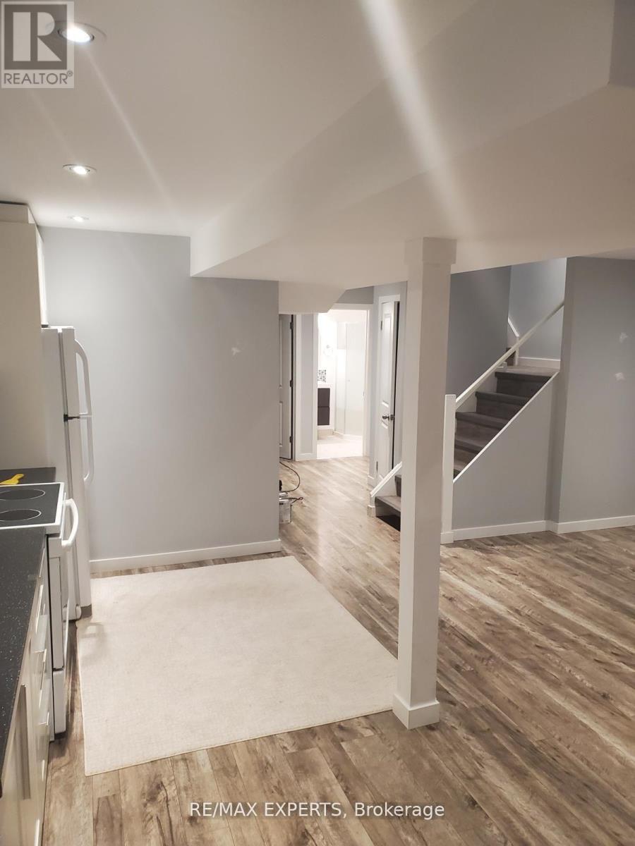 4366 Lee Drive, Mississauga, Ontario  L4W 4A8 - Photo 4 - W12841540