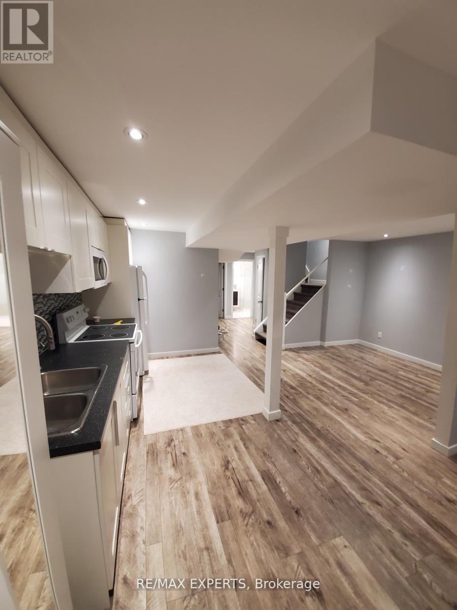 4366 Lee Drive, Mississauga, Ontario  L4W 4A8 - Photo 6 - W12841540