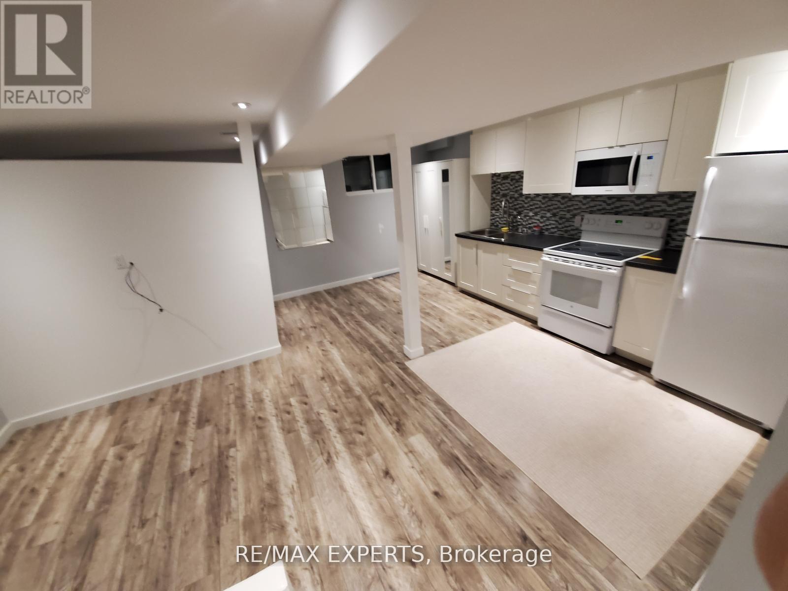 4366 Lee Drive, Mississauga, Ontario  L4W 4A8 - Photo 8 - W12841540