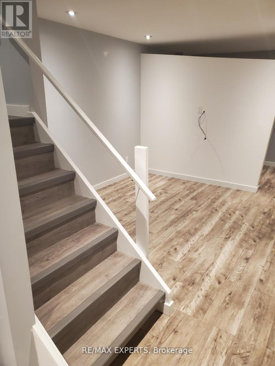 4366 Lee Drive, Mississauga, Ontario  L4W 4A8 - Photo 9 - W12841540