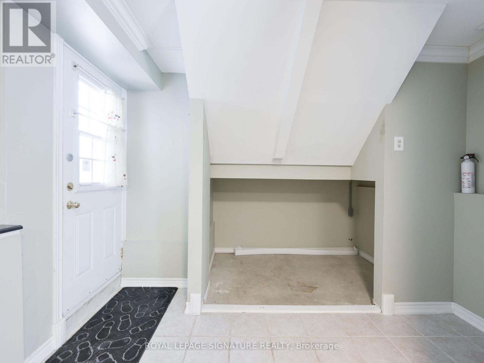 Lower - 26 Peterson Court, Brampton, Ontario  L6Z 1K6 - Photo 5 - W12841544