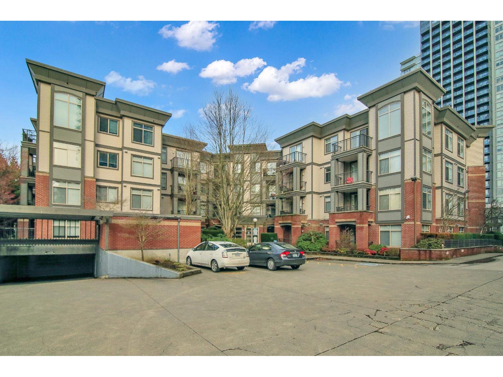 405 10499 University Drive, Surrey, British Columbia  V3T 0A4 - Photo 1 - R3095251