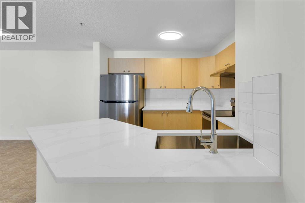 104, 16 Country Village Bay Ne, Calgary, Alberta  T3K 5Y9 - Photo 5 - A2289125