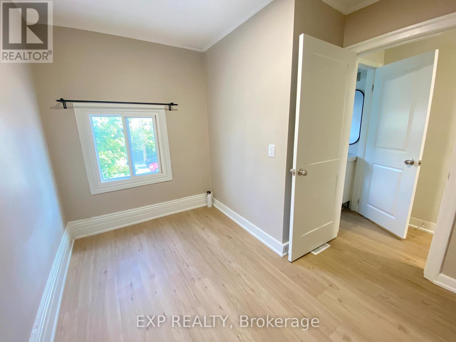 32 Front Street N, Thorold, Ontario  L2V 1X3 - Photo 11 - X12841456