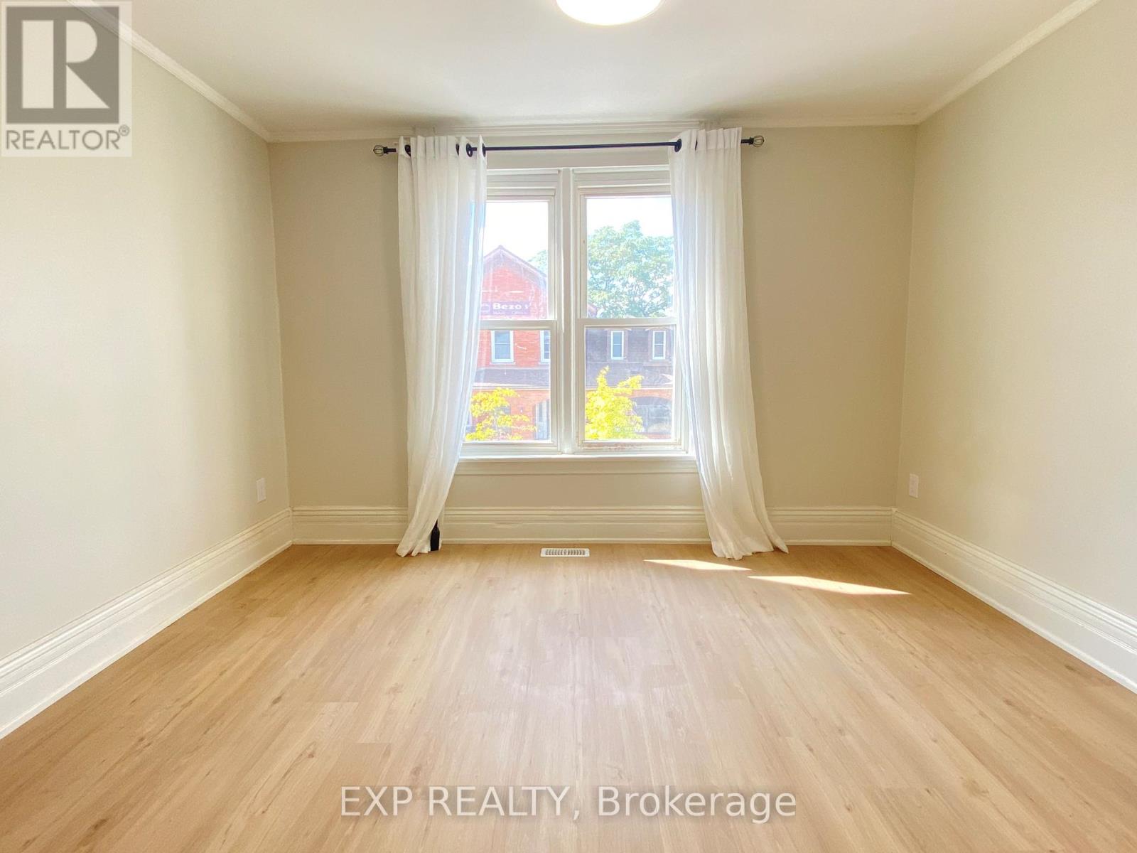 32 Front Street N, Thorold, Ontario  L2V 1X3 - Photo 6 - X12841456