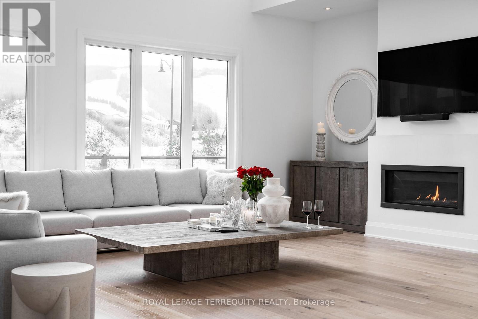 109 Stillwater Crescent, Blue Mountains, Ontario  L9Y 4P5 - Photo 4 - X12841504