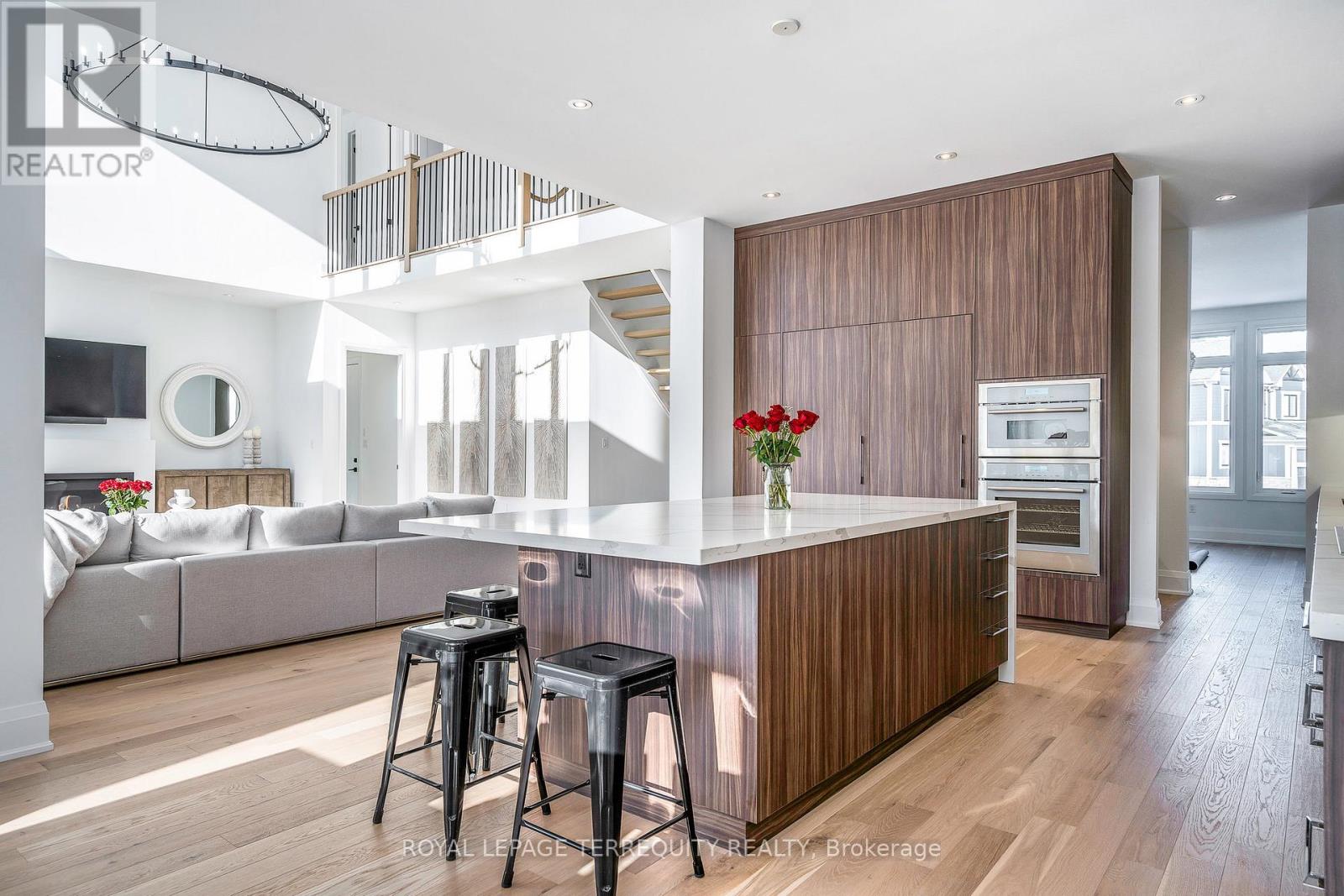 109 Stillwater Crescent, Blue Mountains, Ontario  L9Y 4P5 - Photo 9 - X12841504